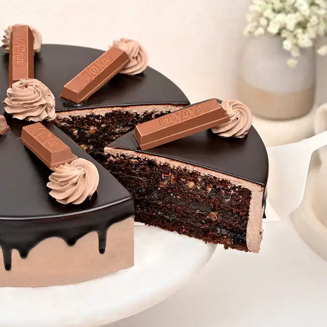 KitKat Crunch Chocolate Cake
